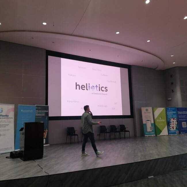Heliotics company presentation speaker in front